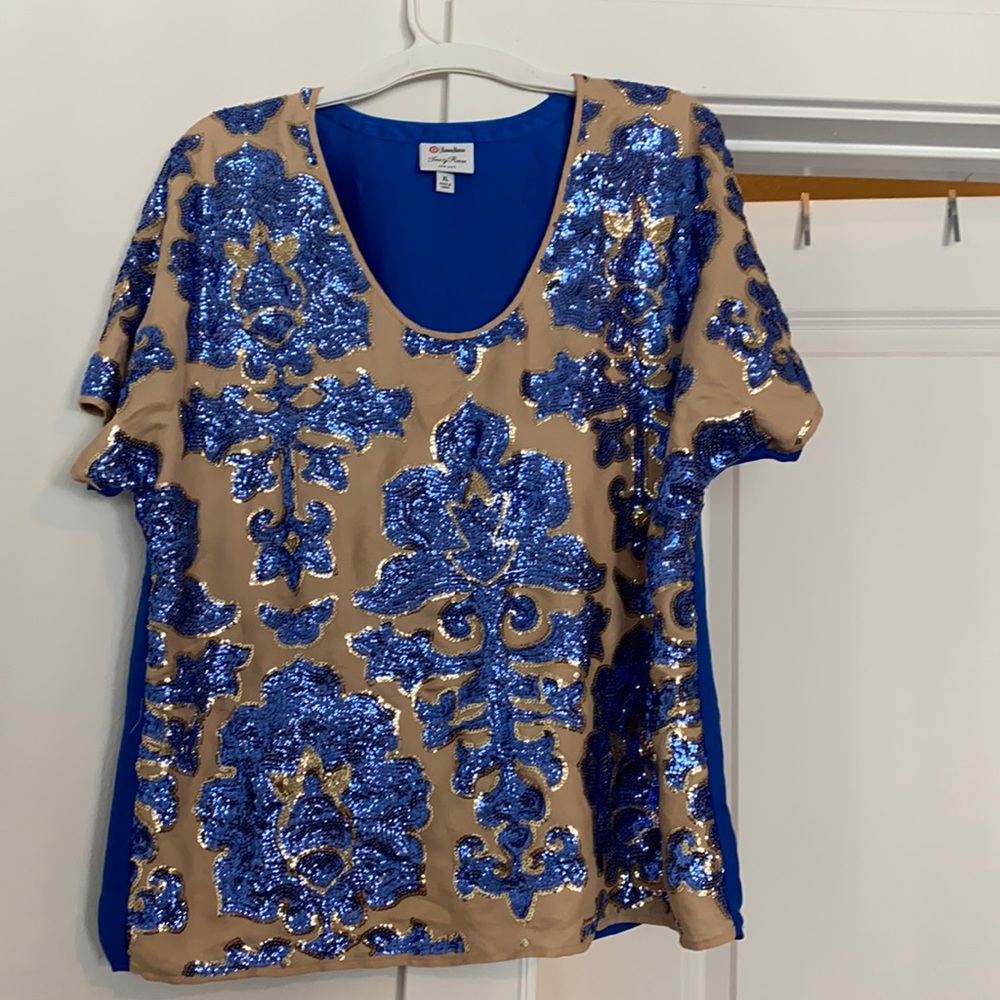 Beautiful sequenced top